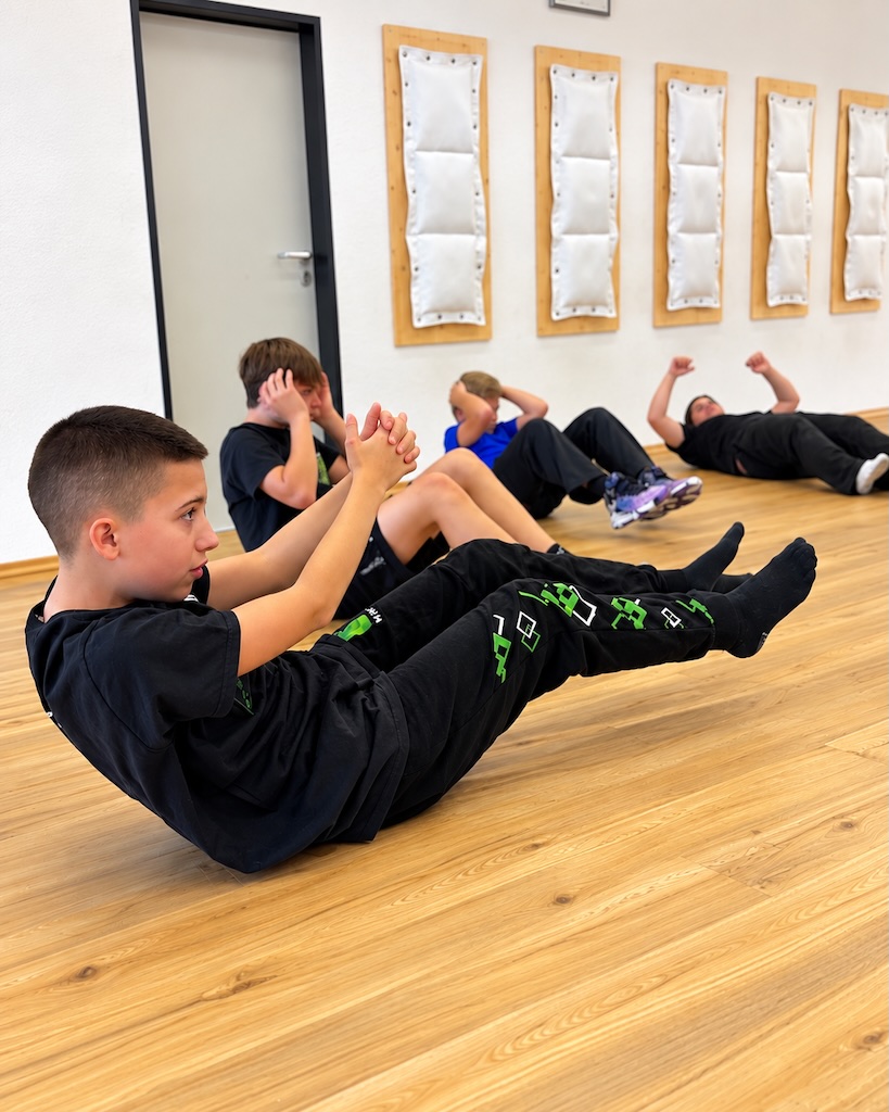 Fitness für Jugendliche. COOL-YOUTH